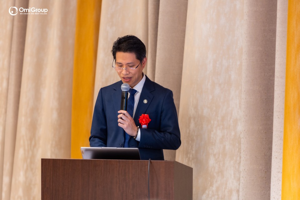 Mr. Tran Quoc Dung, CEO of OmiGroup, delivered a speech at the event